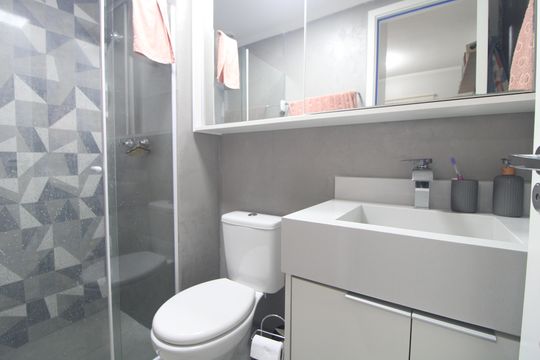 Banheiro da suíte de apartamento à venda com 2 quartos, 42m² em Socorro, São Paulo