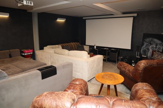 cinema de casa de condomínio para alugar com 3 quartos, 525m² em Recreio dos Bandeirantes, Rio de Janeiro