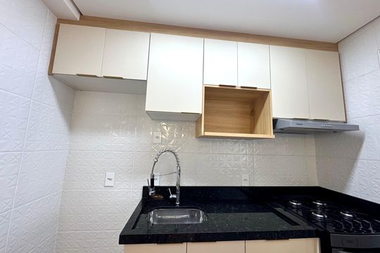 Cozinha de apartamento à venda com 2 quartos, 45m² em Jardim São Luís, São Paulo