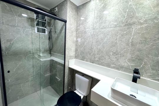 Banheiro de apartamento à venda com 2 quartos, 45m² em Jardim São Luís, São Paulo