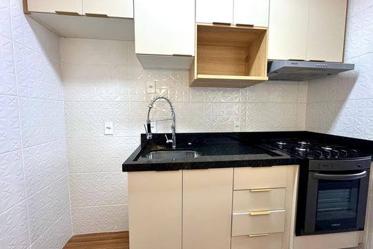 Cozinha de apartamento à venda com 2 quartos, 45m² em Jardim São Luís, São Paulo