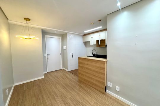 Sala de apartamento à venda com 2 quartos, 45m² em Jardim São Luís, São Paulo