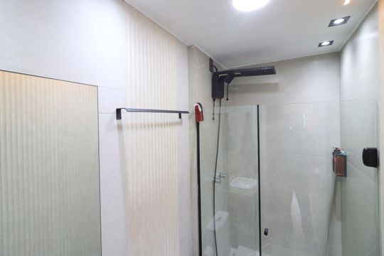 Banheiro de apartamento para alugar com 2 quartos, 42m² em I.a.p.i., Osasco
