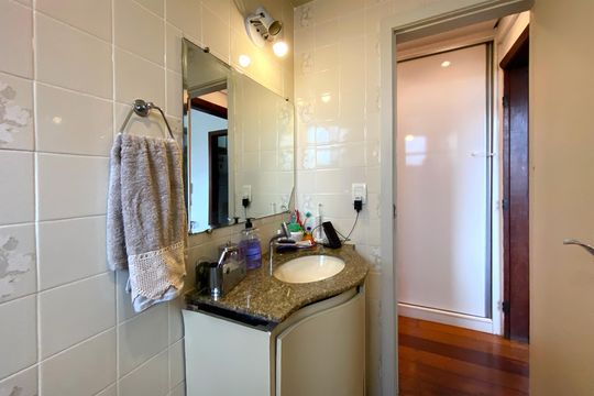 Banheiro de apartamento à venda com 3 quartos, 115m² em Santa Lúcia, Belo Horizonte
