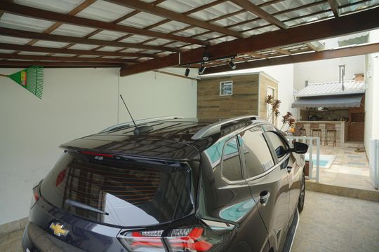 Garagem de casa à venda com 3 quartos, 179m² em Engenho do Mato, Niterói