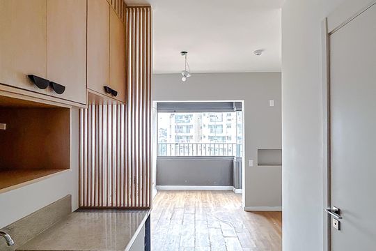Cozinha de kitnet/studio à venda com 1 quarto, 27m² em Chácara Seis de Outubro, São Paulo