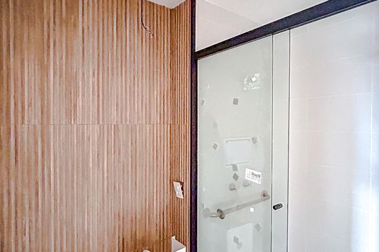 Banheiro de kitnet/studio à venda com 1 quarto, 27m² em Chácara Seis de Outubro, São Paulo