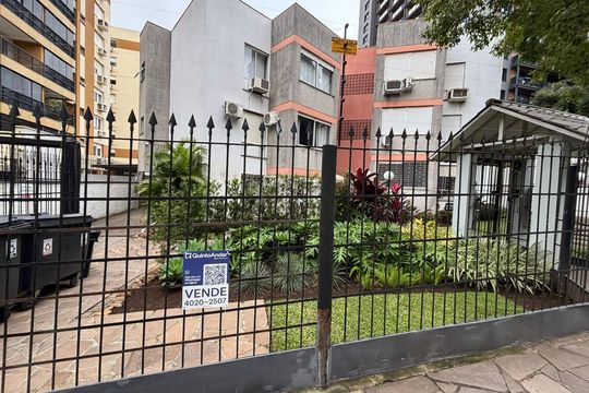 Plaquinha Instalada código VZOE-398 de apartamento à venda com 2 quartos, 60m² em Mont’serrat, Porto Alegre