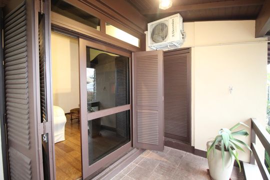 Sacada de casa à venda com 5 quartos, 388m² em Chácara das Pedras, Porto Alegre