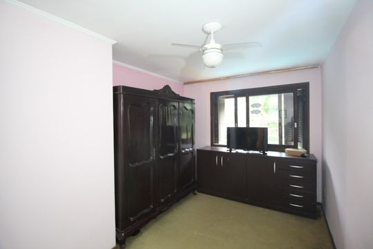 Quarto 4 de casa à venda com 5 quartos, 388m² em Chácara das Pedras, Porto Alegre