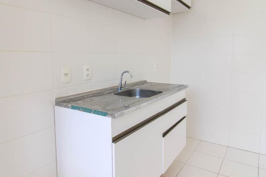 Cozinha de apartamento para alugar com 2 quartos, 46m² em Jardim Leonidas Moreira, São Paulo