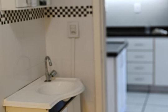 Banheiro de apartamento para alugar com 1 quarto, 47m² em Jardim do Salso, Porto Alegre