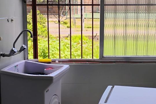 Área de serviço de apartamento para alugar com 1 quarto, 47m² em Jardim do Salso, Porto Alegre