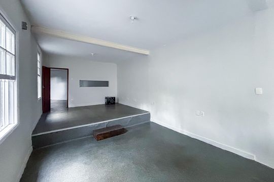 Casa à venda com 2 quartos, 110m² em Jardim das Bandeiras, São Paulo