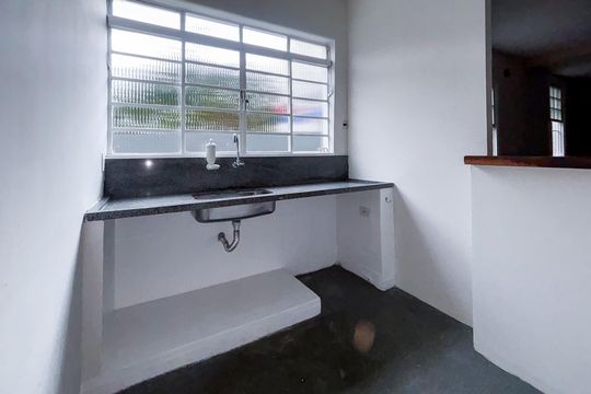 Casa à venda com 2 quartos, 110m² em Jardim das Bandeiras, São Paulo