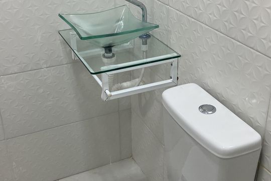 Banheiro de kitnet/studio para alugar com 1 quarto, 35m² em Vila Água Funda, São Paulo