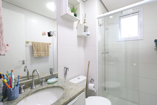 Banheiro Social de apartamento à venda com 3 quartos, 100m² em Parque Industrial Tomas Edson, São Paulo