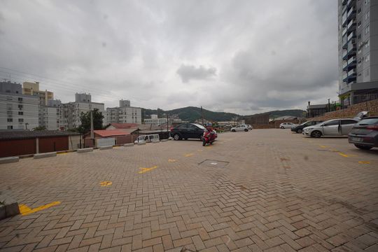 Garagem de apartamento para alugar com 2 quartos, 53m² em Ipiranga, São José