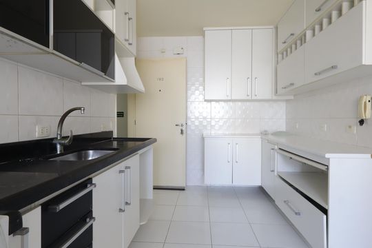 Cozinha de apartamento à venda com 2 quartos, 102m² em Vila Andrade, São Paulo
