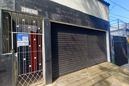 Fachada + Plaquinha de casa à venda com 2 quartos, 340m² em Pompeia, São Paulo