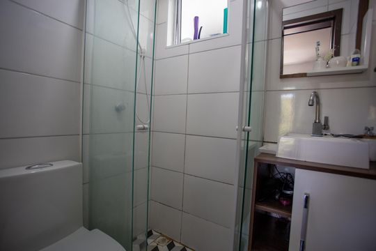 Banheiro de apartamento para alugar com 2 quartos, 42m² em Santo Antônio, São José dos Pinhais