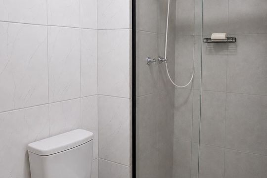 Banheiro de apartamento para alugar com 1 quarto, 26m² em Barra Funda, São Paulo