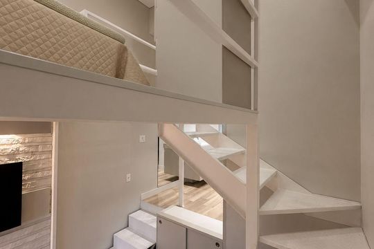 Escada de apartamento para alugar com 1 quarto, 31m² em Perdizes, São Paulo