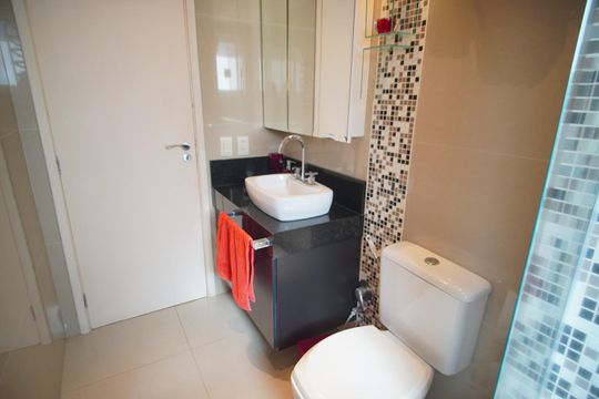 Banheiro Corredor de casa para alugar com 4 quartos, 430m² em Boa Vista, Porto Alegre