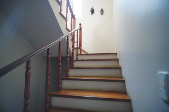 Escada - Acesso Piso 2 de casa para alugar com 4 quartos, 430m² em Boa Vista, Porto Alegre