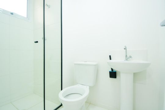 Banheiro da Suíte de apartamento à venda com 2 quartos, 44m² em Vila das Bandeiras, Guarulhos