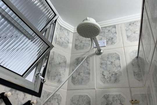 Banheiro  de kitnet/studio para alugar com 1 quarto, 35m² em Embaré, Santos