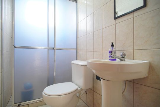 Banheiro de kitnet/studio para alugar com 1 quarto, 35m² em Centro, São Leopoldo