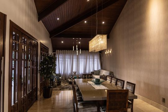Casa à venda com 4 quartos, 1080m² em Barreiro, Belo Horizonte
