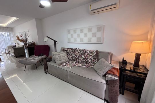 Sala de casa de condomínio à venda com 3 quartos, 269m² em Vargem Grande, Rio de Janeiro