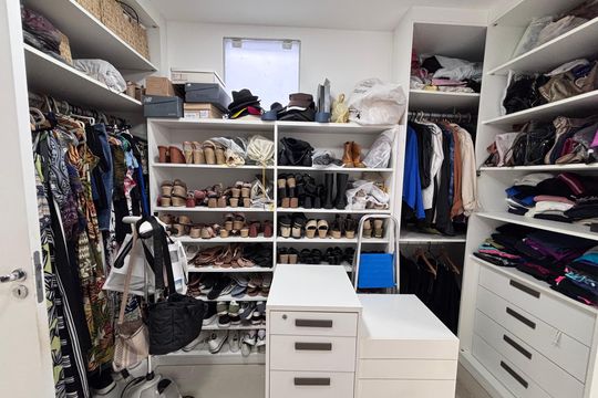 Closet do quarto 2 de casa de condomínio à venda com 3 quartos, 269m² em Vargem Grande, Rio de Janeiro