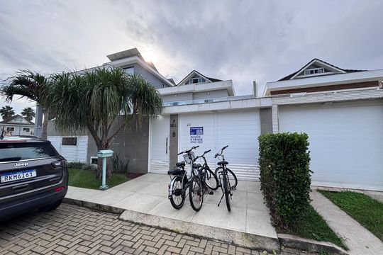 Fachada de casa de condomínio à venda com 3 quartos, 269m² em Vargem Grande, Rio de Janeiro