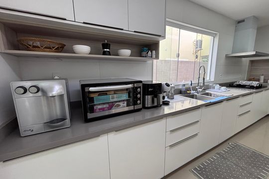Cozinha de casa de condomínio à venda com 3 quartos, 269m² em Vargem Grande, Rio de Janeiro