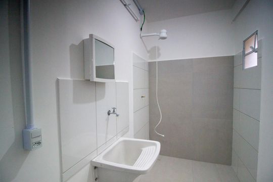 Banheiro de kitnet/studio para alugar com 1 quarto, 18m² em Vila Castilho, Votorantim