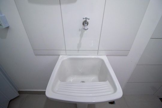 Banheiro de kitnet/studio para alugar com 1 quarto, 18m² em Vila Castilho, Votorantim
