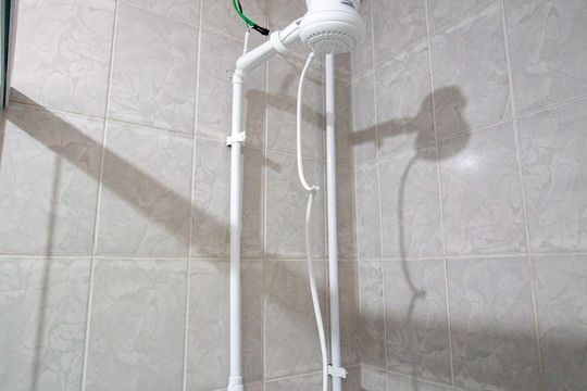 Banheiro de kitnet/studio para alugar com 1 quarto, 21m² em Vila Castilho, Votorantim