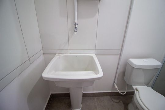 Banheiro de kitnet/studio para alugar com 1 quarto, 21m² em Vila Castilho, Votorantim