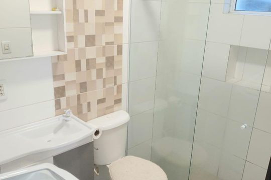 Banheiro de apartamento à venda com 1 quarto, 30m² em Igará, Canoas