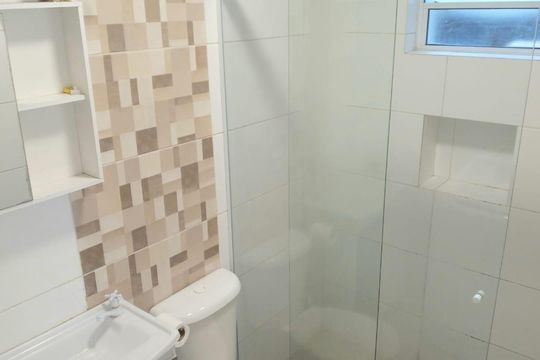 Banheiro de apartamento à venda com 1 quarto, 30m² em Igará, Canoas