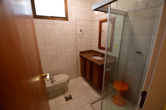 Banheiro Suíte de apartamento para alugar com 3 quartos, 174m² em Cambuí, Campinas