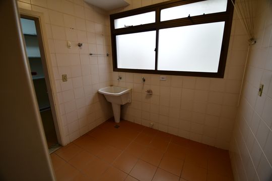 Área de Serviço de apartamento para alugar com 3 quartos, 174m² em Cambuí, Campinas