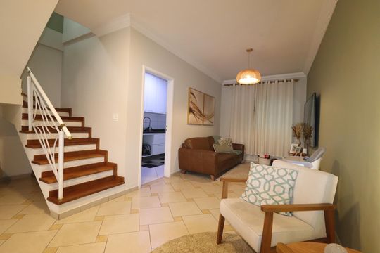 Casa à venda com 3 quartos, 120m² em Vila Scarpelli, Santo André