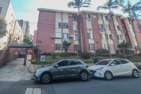 Fachada de apartamento à venda com 3 quartos, 74m² em Petrópolis, Porto Alegre