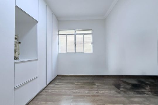 Quarto 2 de casa à venda com 3 quartos, 290m² em Alto Caiçaras, Belo Horizonte