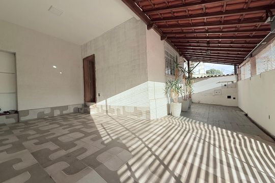 Garagem de casa à venda com 3 quartos, 290m² em Alto Caiçaras, Belo Horizonte
