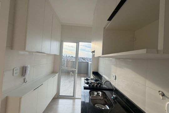 Cozinha de apartamento à venda com 2 quartos, 85m² em Jardim Caguassu, São Paulo